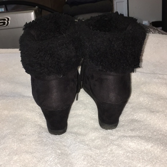 📣Roxy black wedge booties w fur Sz 8 beautiful,Suede Feel *worn once without box - Picture 6 of 8